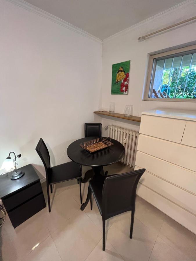 Monolocale A Mostacciano Appartement Rome Buitenkant foto